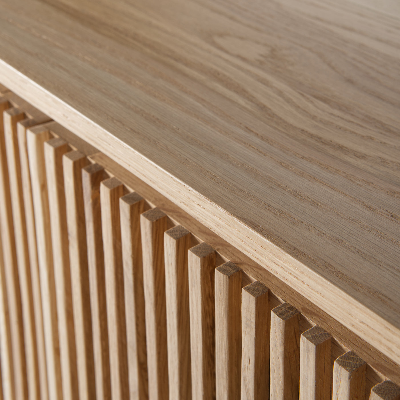 Slatted door cabinet