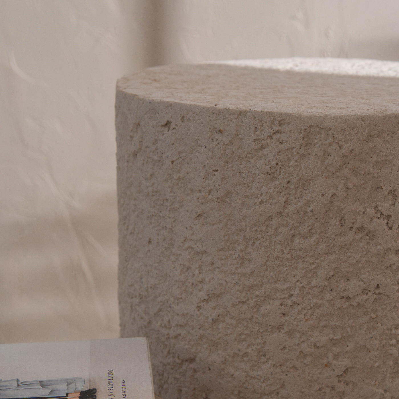 Plaster plinth