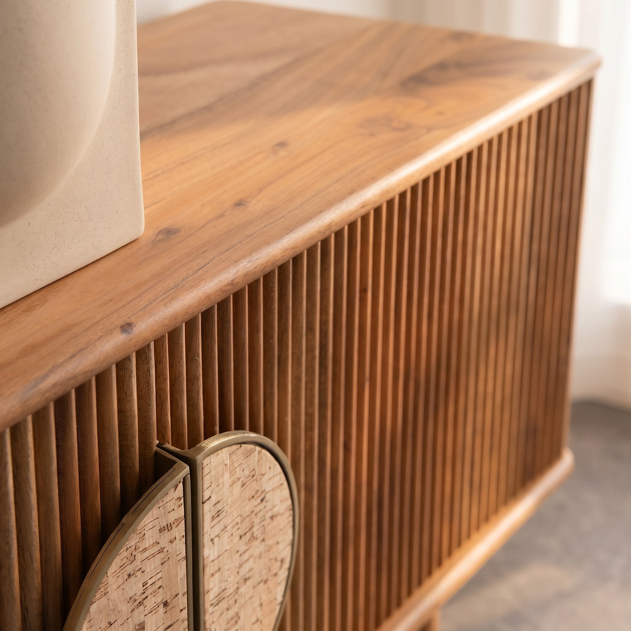 Cork handle media unit