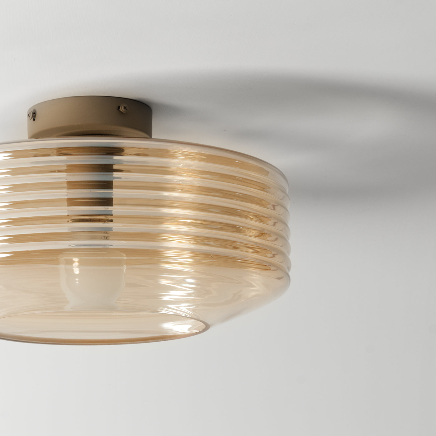 Flush fitting ceiling light
