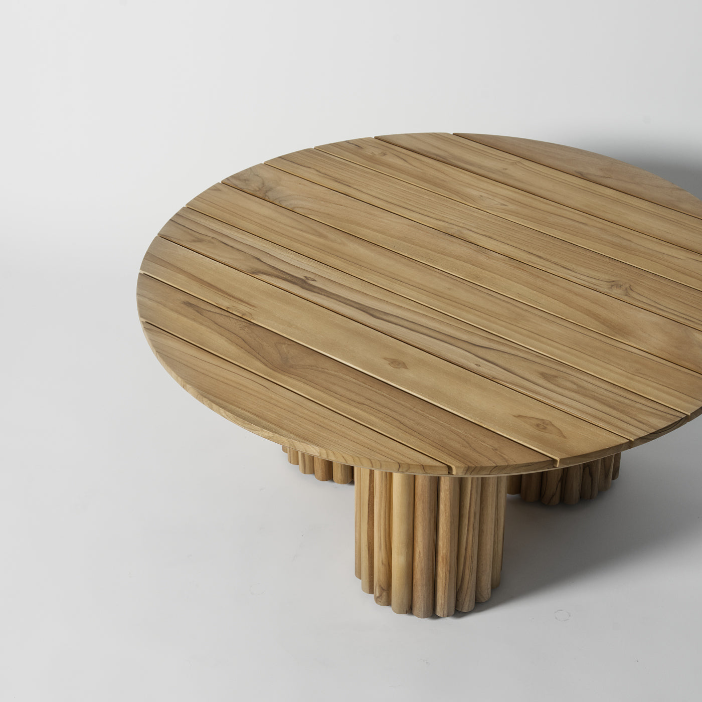 Ribbed garden coffee table