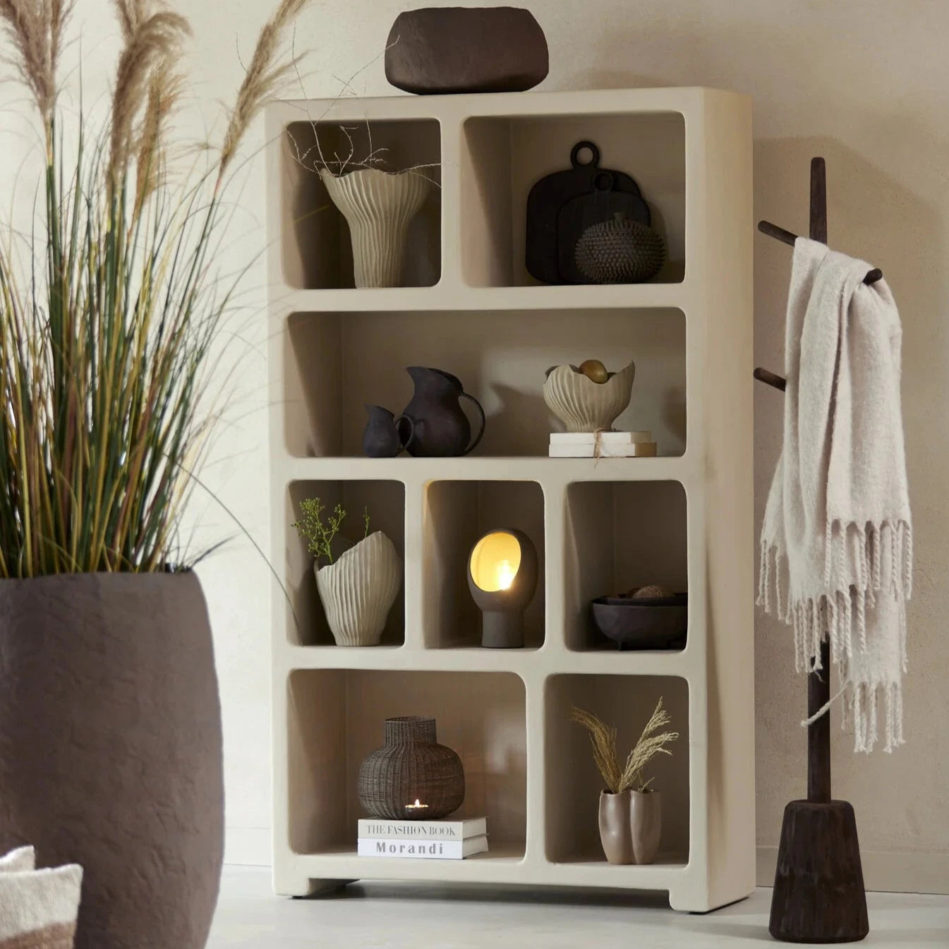 cermic vase bookcase