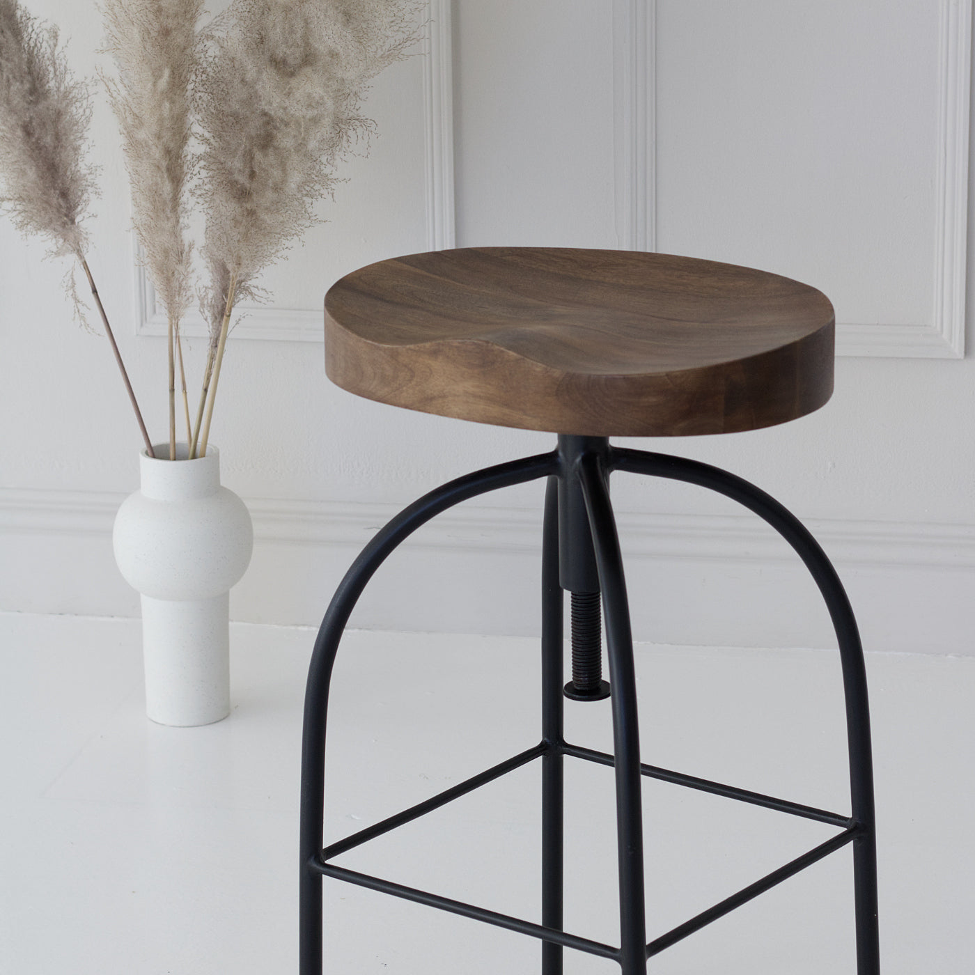 Swivel stool wood