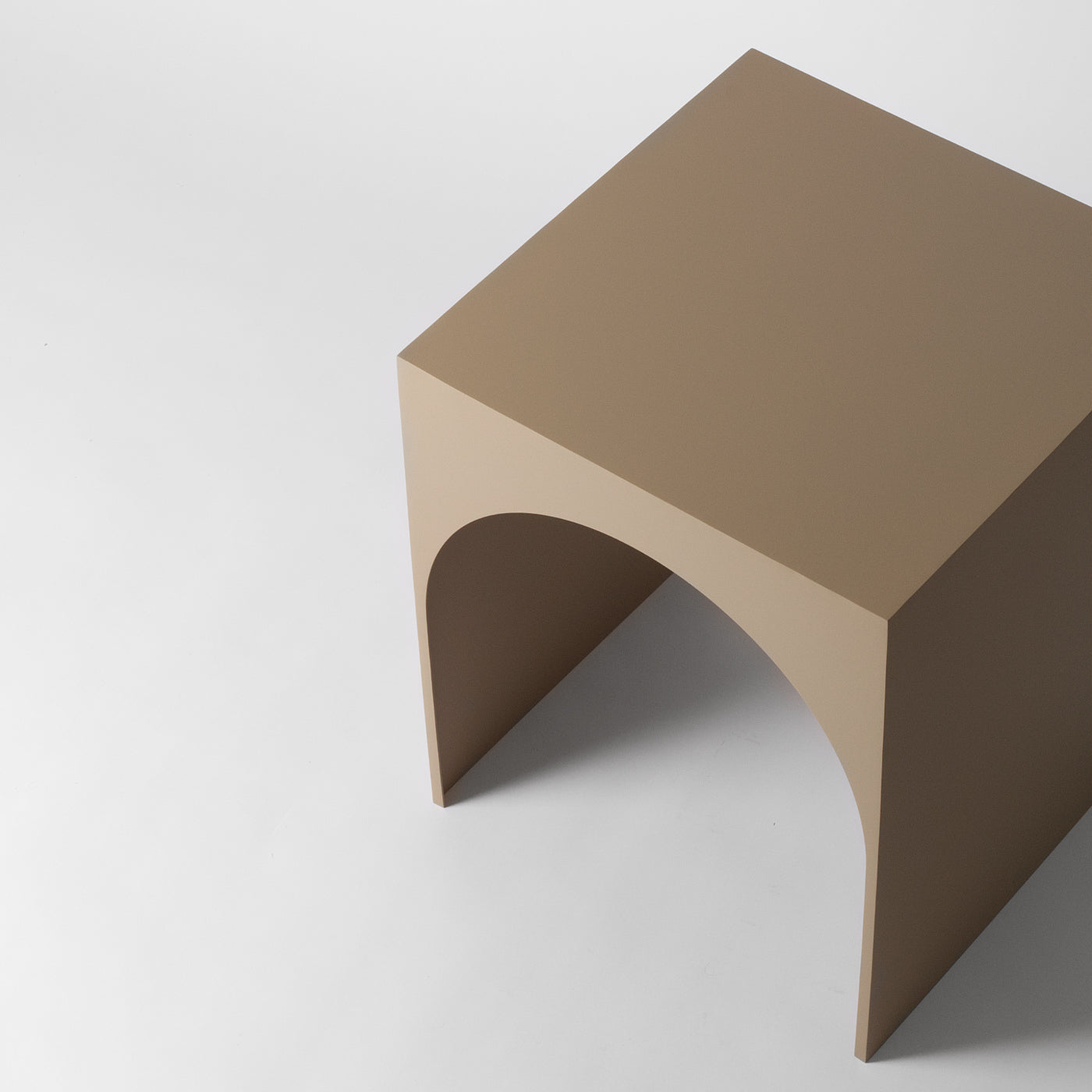 Arched side table beige