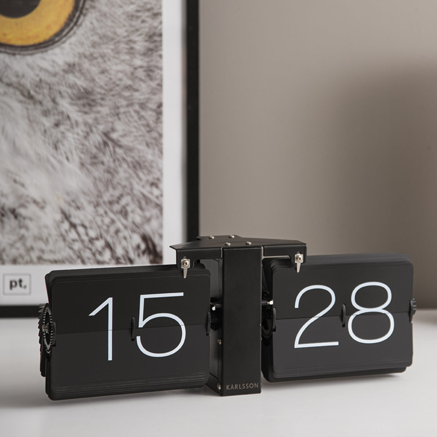Black flip clock