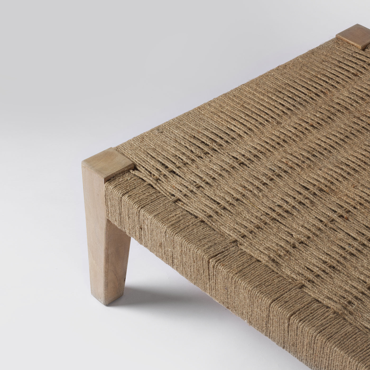 Jute woven day bed