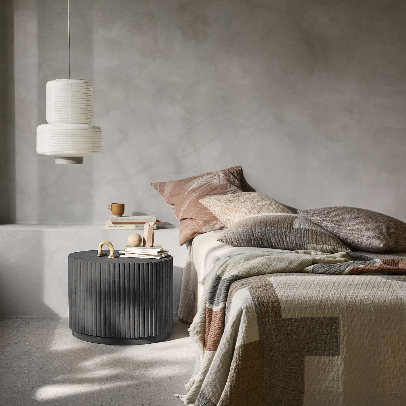 Scalloped side table, grey