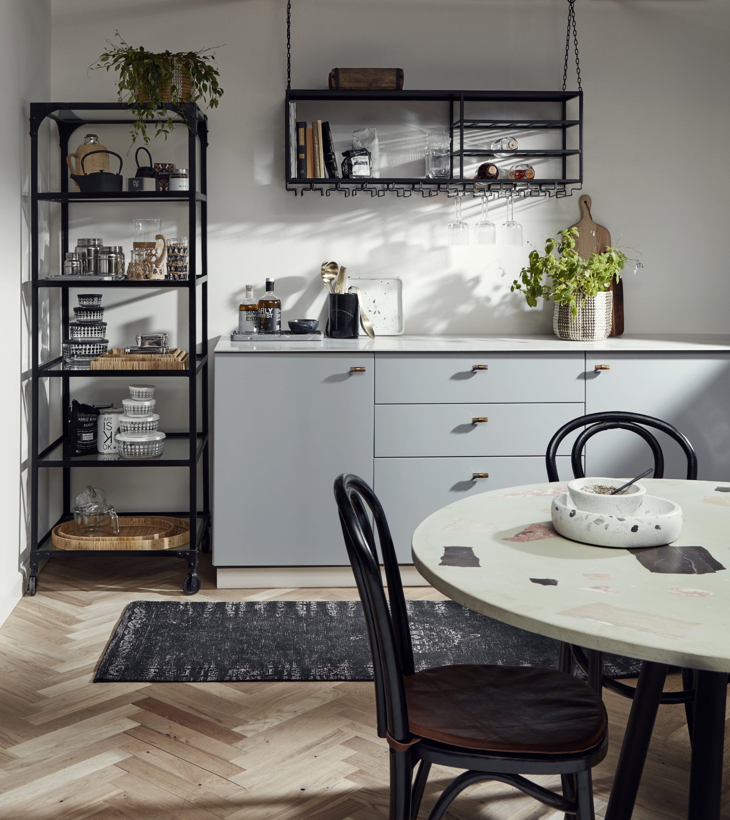 The Best Under Cabinet Shelves for Your Kitchen