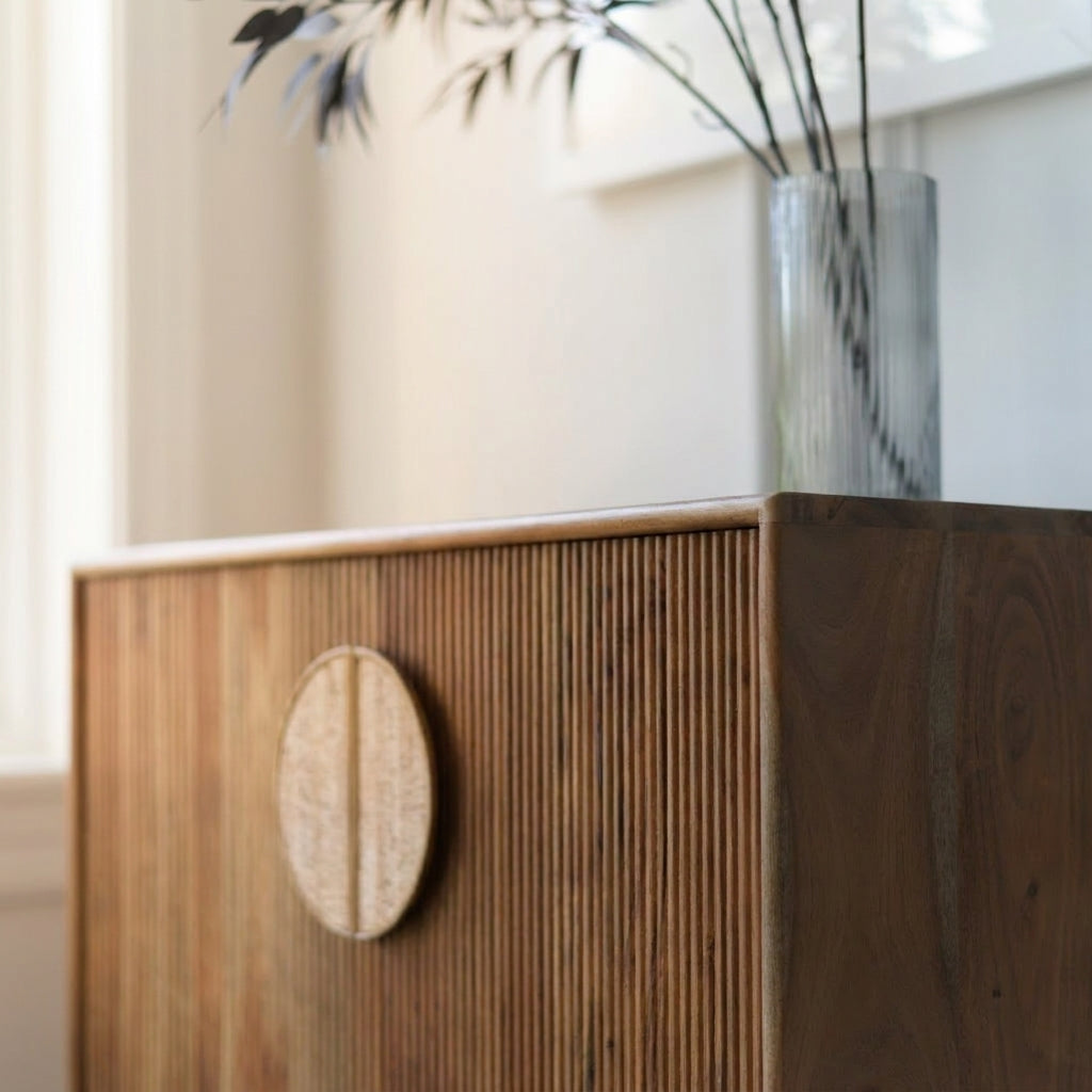 Ribbed drinks cabinet