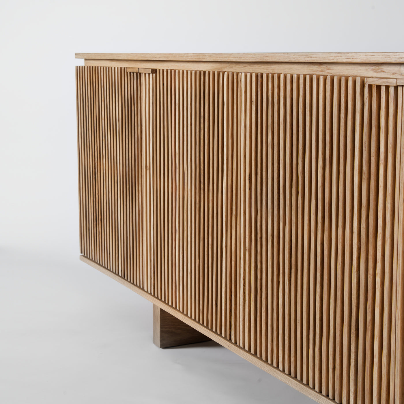 Slatted oak sidetable