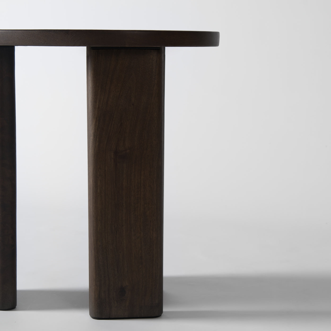 INAVANCE ONES TABLE（ウォールナット） Eilif Organic Side Table, Walnut | Vaunt Design