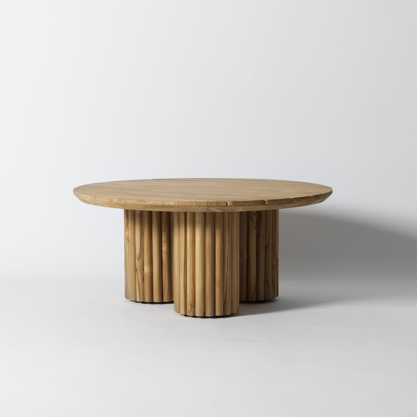 Round outdoor coffee table