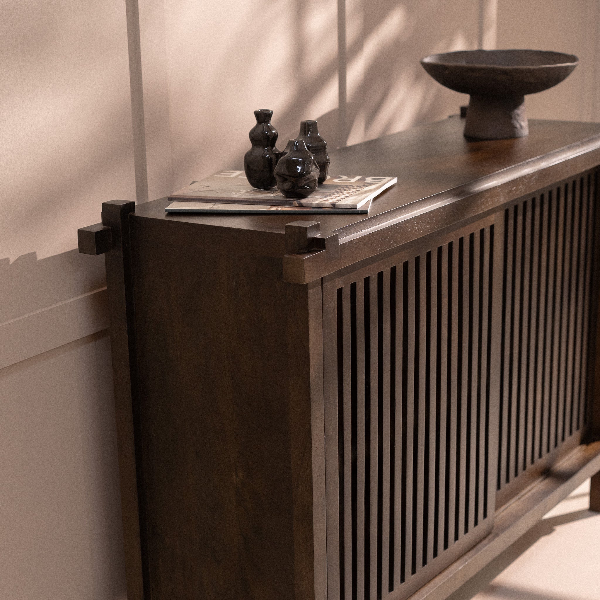 Slatted door cabinet