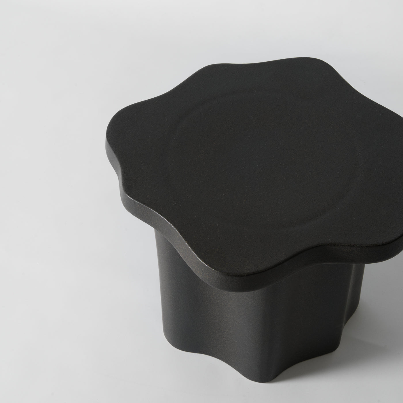 Black wavy side table