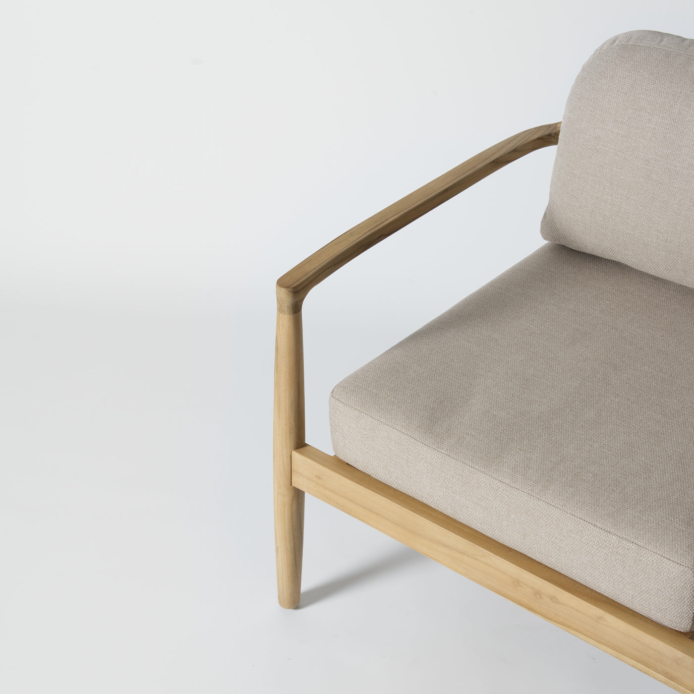 Outdoor lounge chair