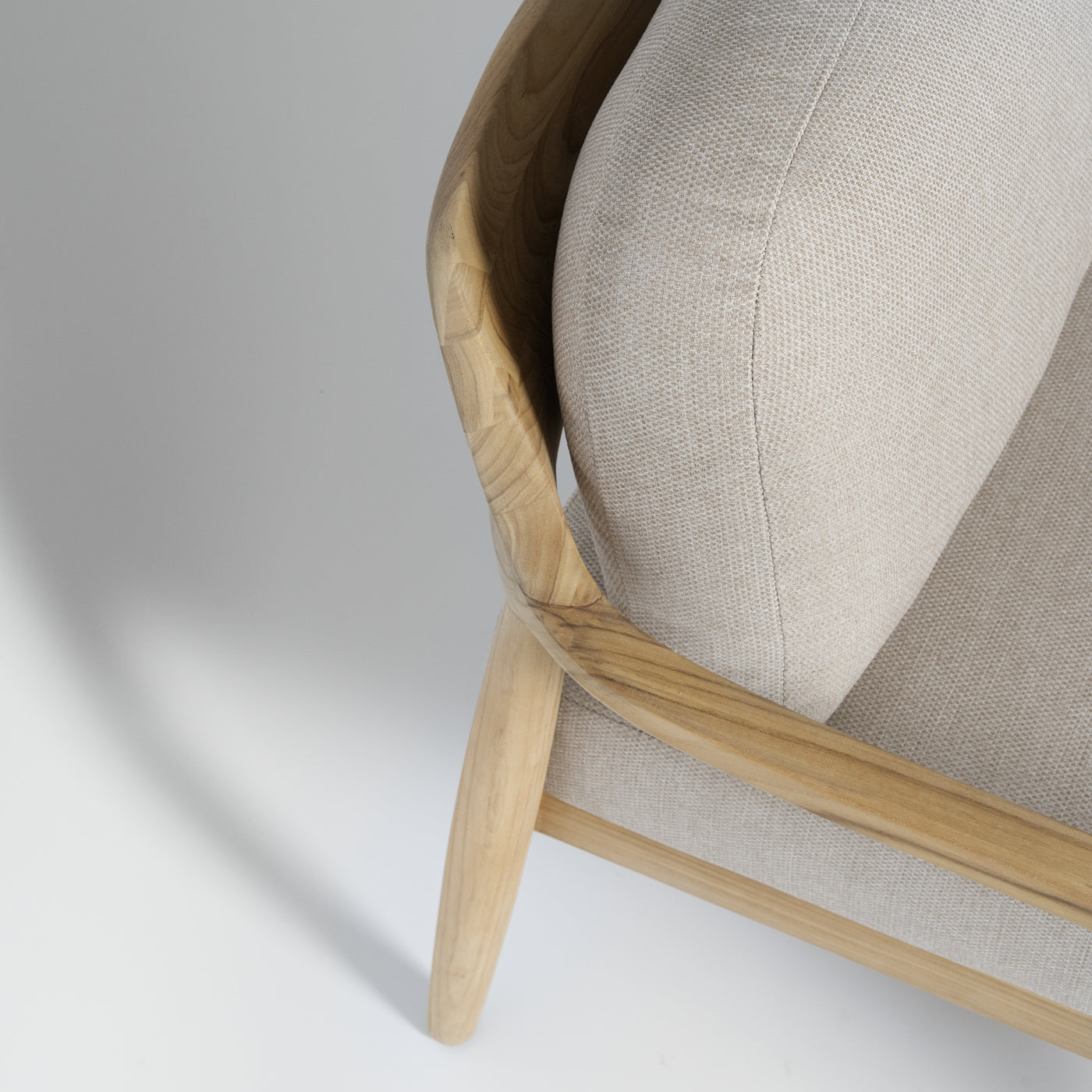 Durable outdoor lounge chair