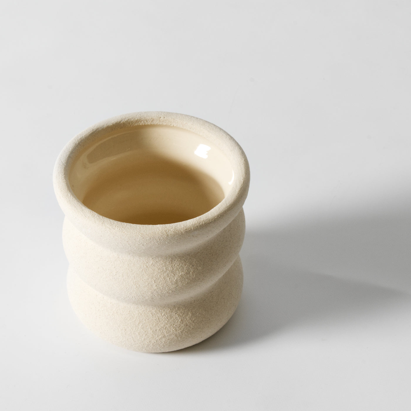 Rough ribbed plant pot