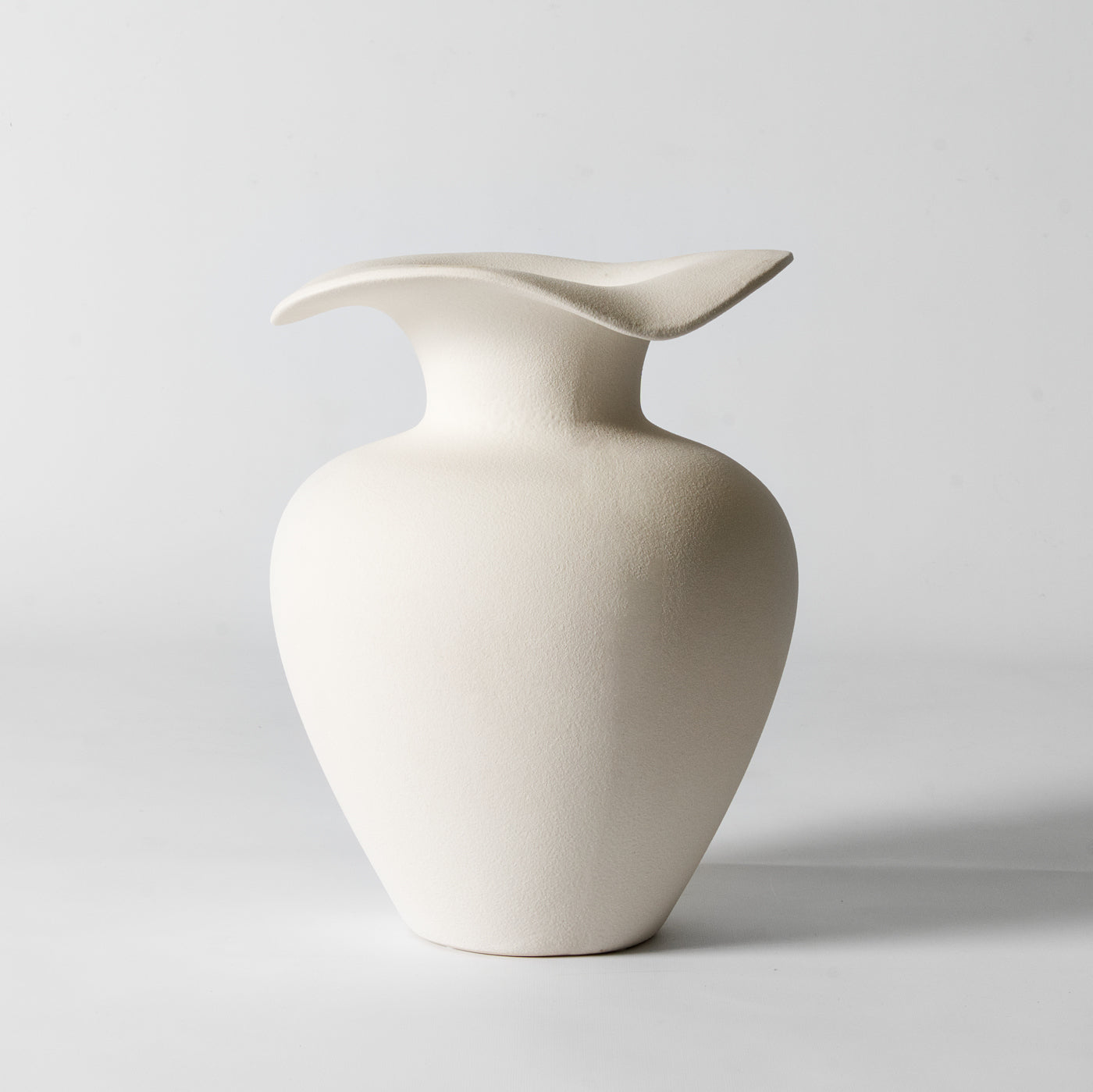 Wavy white vase